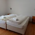 Bed & Breakfast Alpenroesli 2*