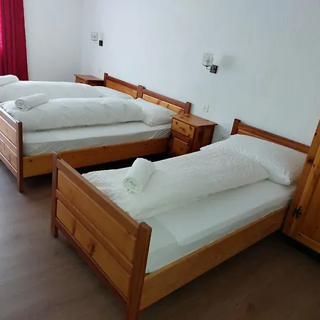 Bed & Breakfast Alpenroesli 2*