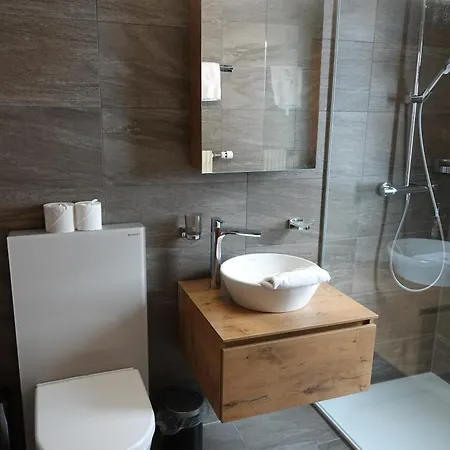 Alpenroesli לינה וארוחת בוקר